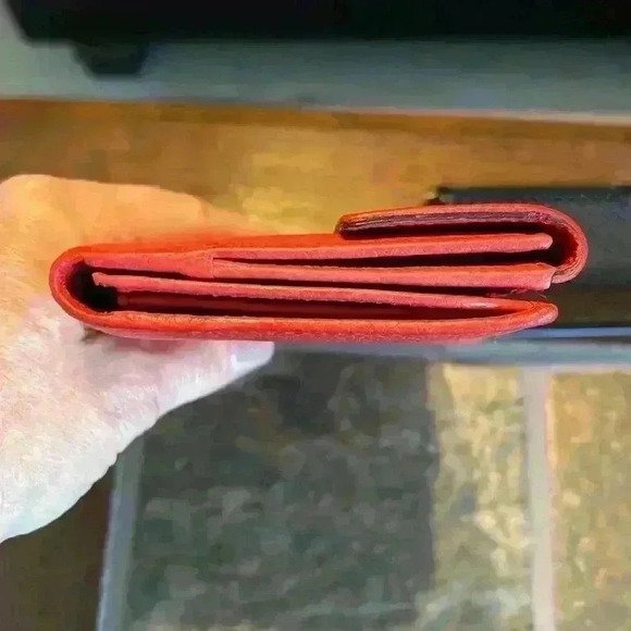 Gucci Eclipse Leather Continental Wallet with chain - Picture 10 of 14